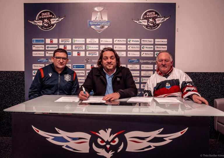Signature de la convention avec les clubs de supporters